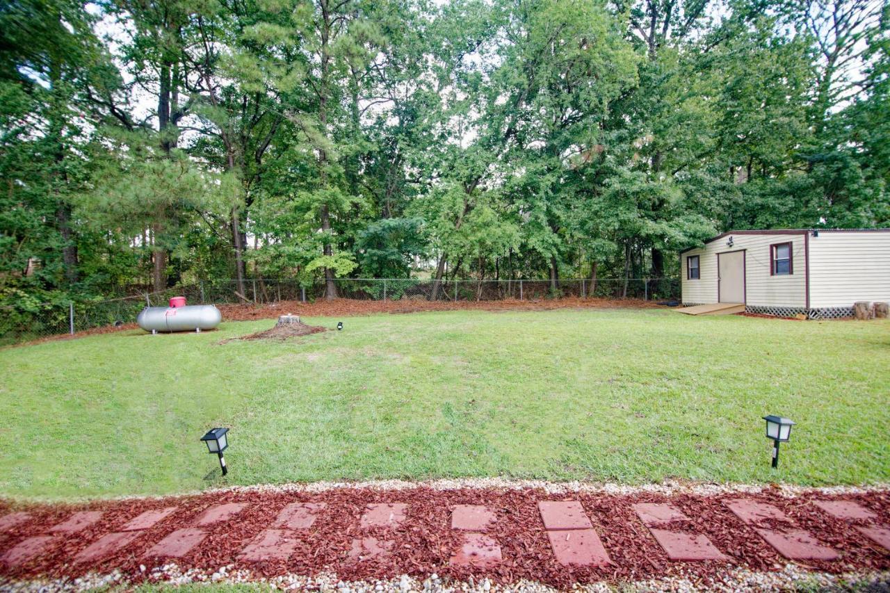 Pine Forest Zen Cottage - 10 Min To Fort Bragg Fayetteville Bagian luar foto
